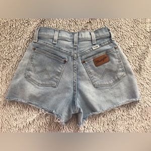 💗Wrangler high rise re-worked denim shorts- size 25💗 (#19)